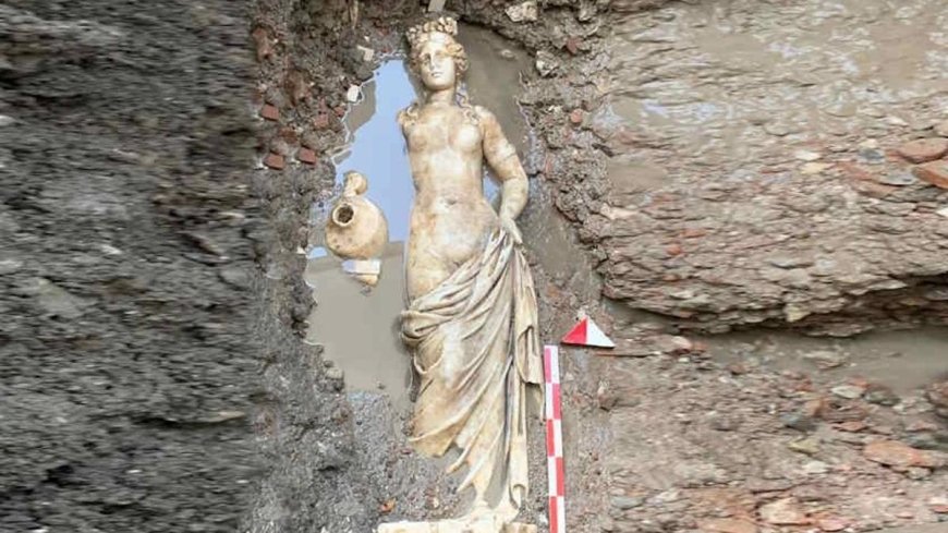 Amasra'daki kazıda bulunan "su perisi" heykeli sergilenmeye başladı